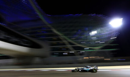 Rosberg wraps up F1 season with hat trick