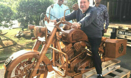 Sultan of Johor gets a Harley-Davidson made of Solid Wood!