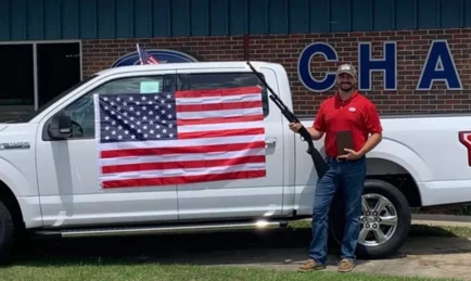 Pagbibigay ng Bibliya, Shotgun at Watawat sa mga Car Dealerships: Maari rin kaya sa Pilipinas?