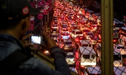 Patients Die as Ambulances Get Stuck in the Manila Gridlock