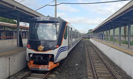 Bagong Mga Tren Ng PNR Para Sa Krisis Sa Transportasyon Ng Pinas Pero Bakit Dalawang Bagon Lang?