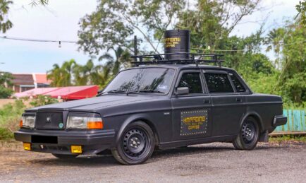 Food Truck Operator Transforms Classic Car for Deliveries During Lockdown