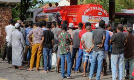 Minyak Petrol Di Sri Lanka Habis