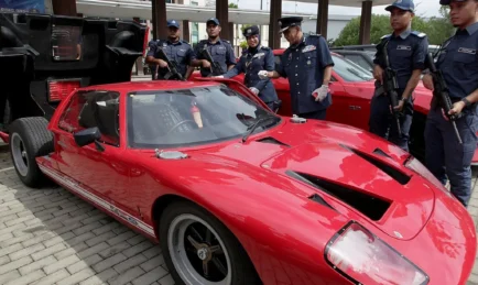 50 Kenderaan Mewah Bernilai RM11.4 Juta Disita Akibat Tiada AP Di Pelabuhan Klang