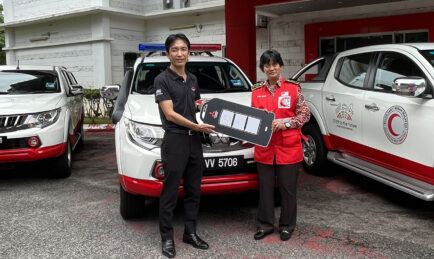 Mitsubishi Motors Malaysian Donates 3 Tritons to Malaysia Red Crescent Society to Assist in Flood Disasters