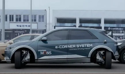 WATCH: Hyundai’s e-Corner System Parks Car at 90° Angle and Turn 180°