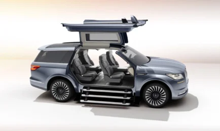 Ford’s Large Gull Wing Door Invention Could Actually Be Useful