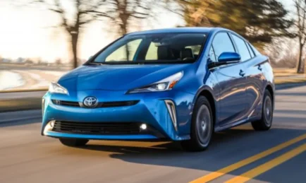 Hindi pa rin naniniwala ang Toyota na magiging popular ang mga Electric Cars—lubos na hindi