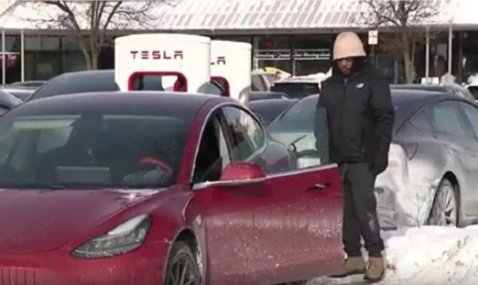 Dead Teslas surround charging stations in freezing weather