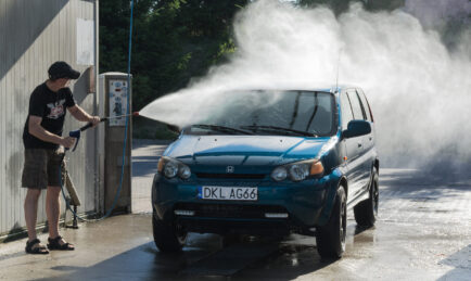 Bagaimana Anda Mencuci Kereta Anda?