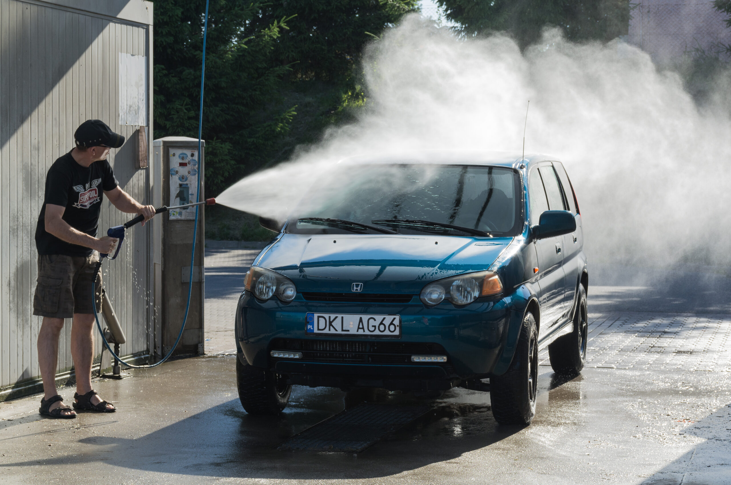 mencuci kereta