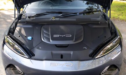 BYD Unveils New Battery Tech That Charges in 5 Minutes