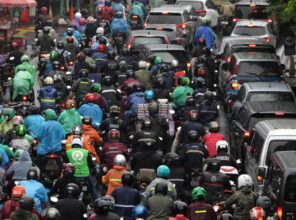 Jakarta Kian Macet! Ini Penyebab Sebenarnya dan Bagaimana X-1R Bisa Membantu Anda Hemat & Jaga Performa Mesin