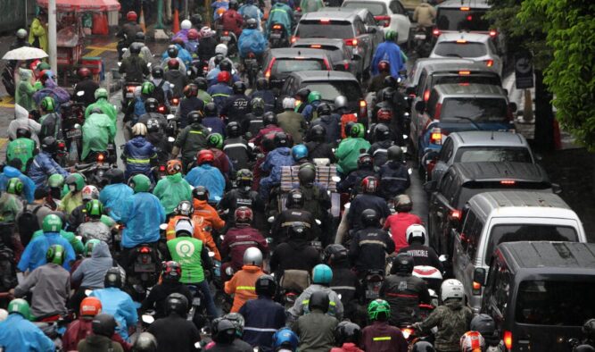 Jakarta Kian Macet! Ini Penyebab Sebenarnya dan Bagaimana X-1R Bisa Membantu Anda Hemat & Jaga Performa Mesin
